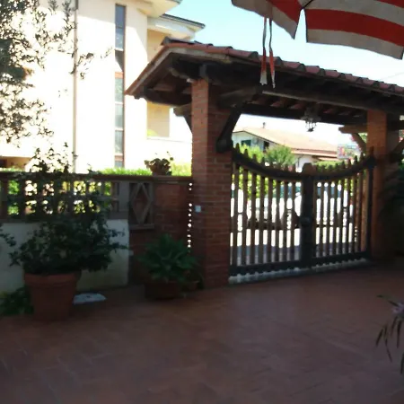 Raffinato Bilocale A Lido Di Camaiore Vicino Al Mare Exterior photo